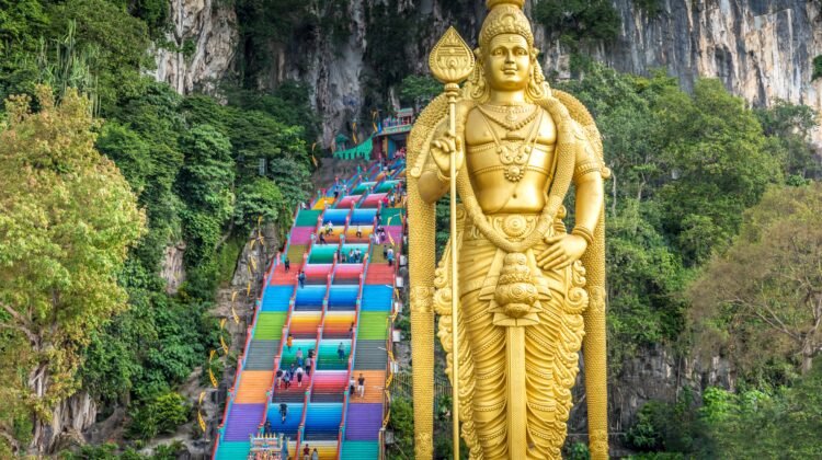 golden statue batu caves kuala lumpur